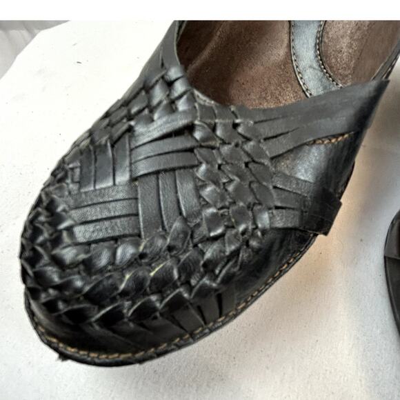 Clarks Artisan Black leather Size 9 heel wedge women's shoe - Picture 9 of 12